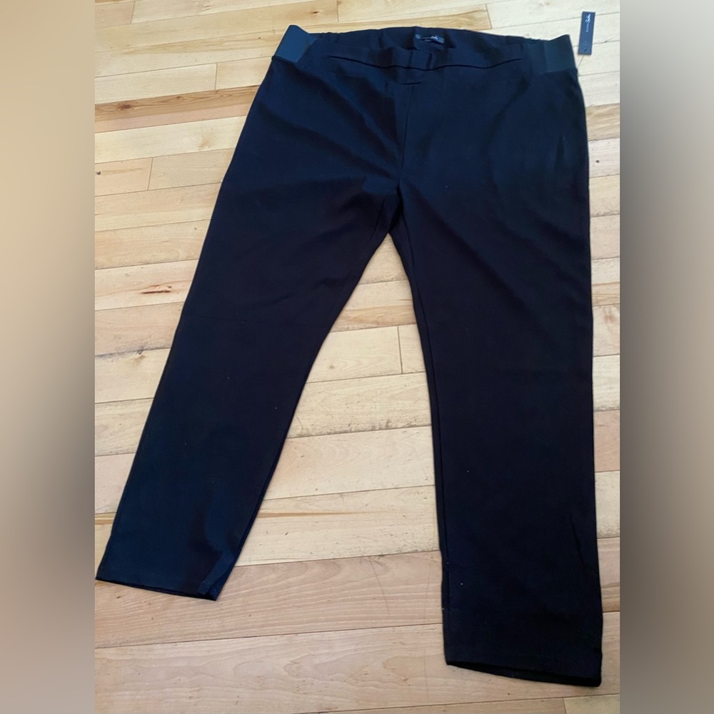 Ladies black capris - 4x
